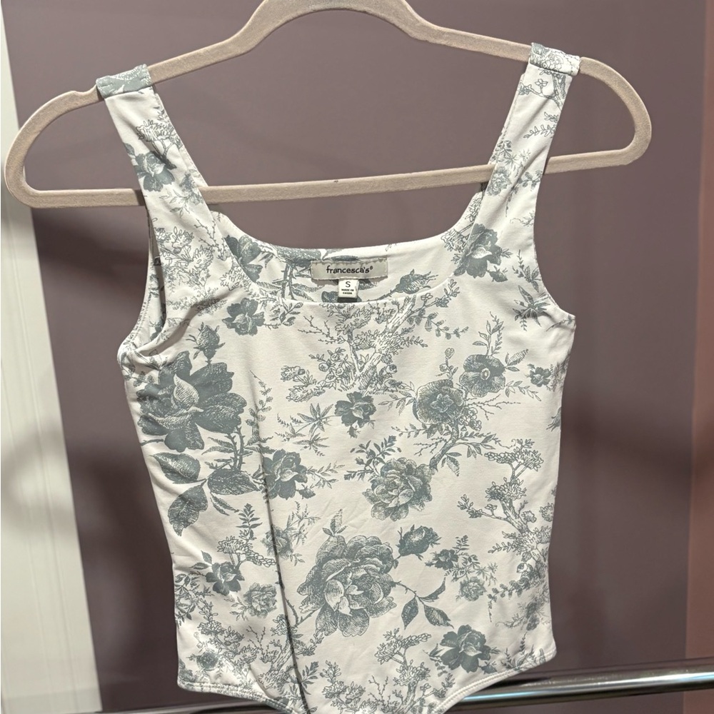 Francesca's Collections Gray Floral Bodysuit
